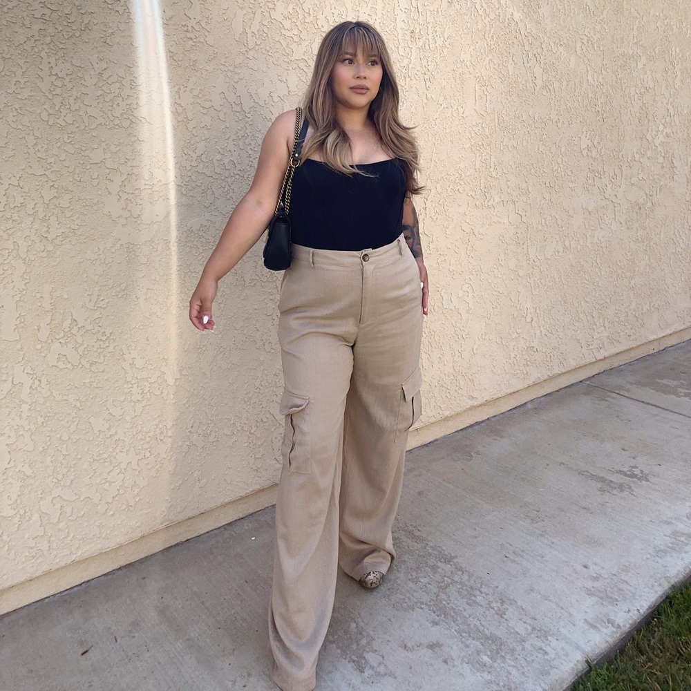 Trousers with cargo pockets